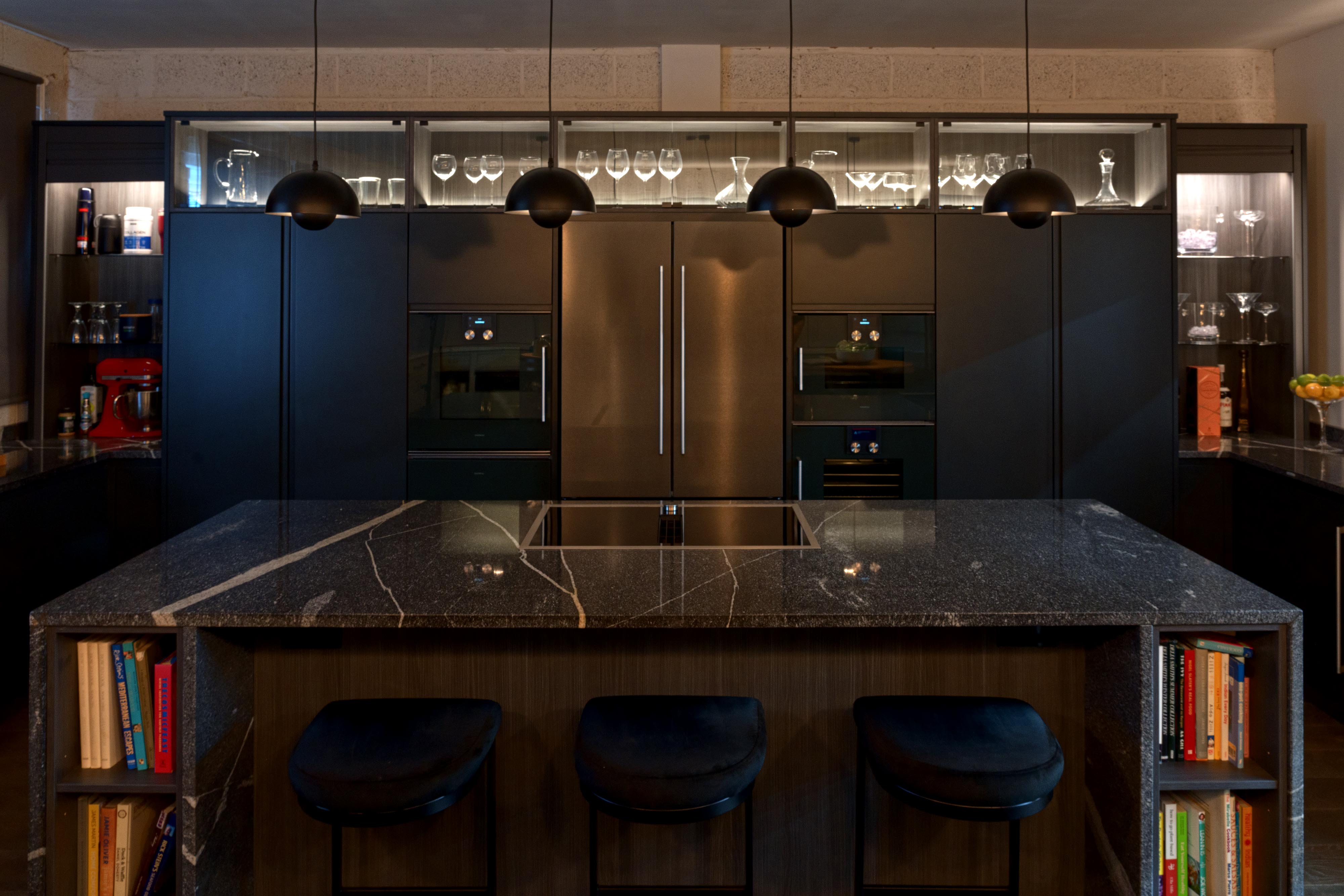 A contemporary bespoke kitchen from the Kingham design Studio CK collection.