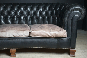 English leather chesterfield sofa scalloped curved Circa 1920 Great Gatsby. Mahogany swept serpentine deco feet Recently restored vintage antique kingham alton hampshire UK for sale