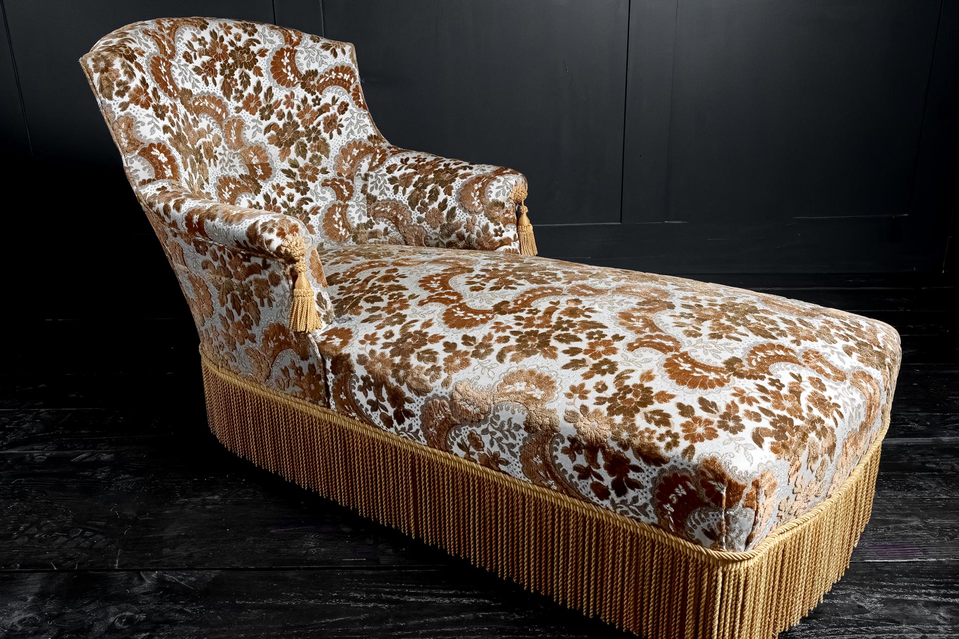 Early 20th Century French chaise longue daybed meridian second empire style silk tassles  fringed skirting brocade embroidery upholstery Circa 1920