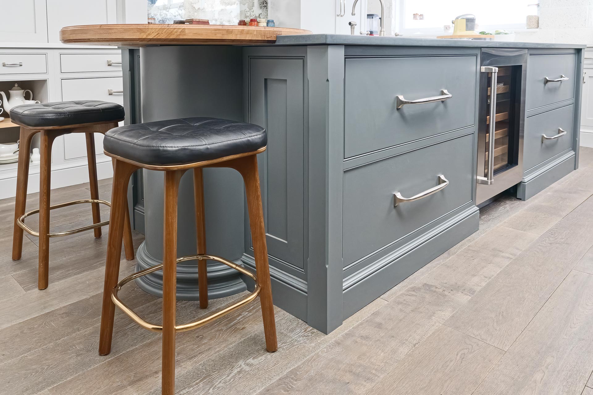 Kingham design truly bespoke kitchen english classic georgian traditional shaker style luxury handmade hand painted boot mud utility linen laundry pantry larder fisher paykel miele wolf sub zero butler sink perrin rowe Alton Hampshire