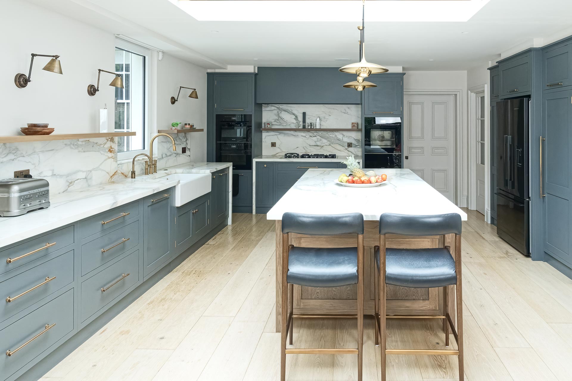 Traditional bespoke kitchen pantry North London alton hampshire guildford surrey shaker style luxury hand painted hand made miele fisher paykel armac martin farrow and ball quooker Calacatta Borgini marble