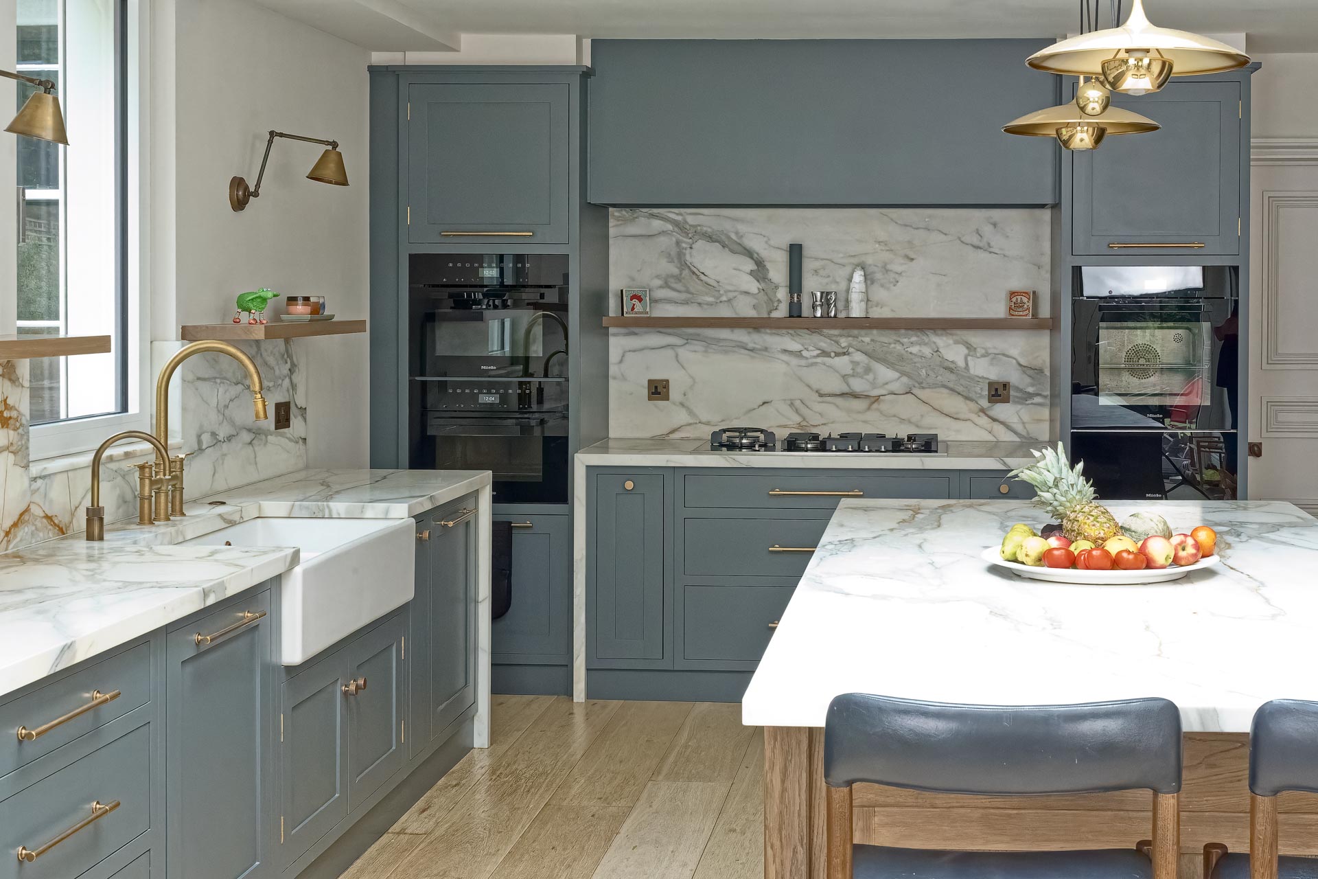 Traditional bespoke kitchen pantry North London alton hampshire guildford surrey shaker style luxury hand painted hand made miele fisher paykel armac martin farrow and ball quooker Calacatta Borgini marble