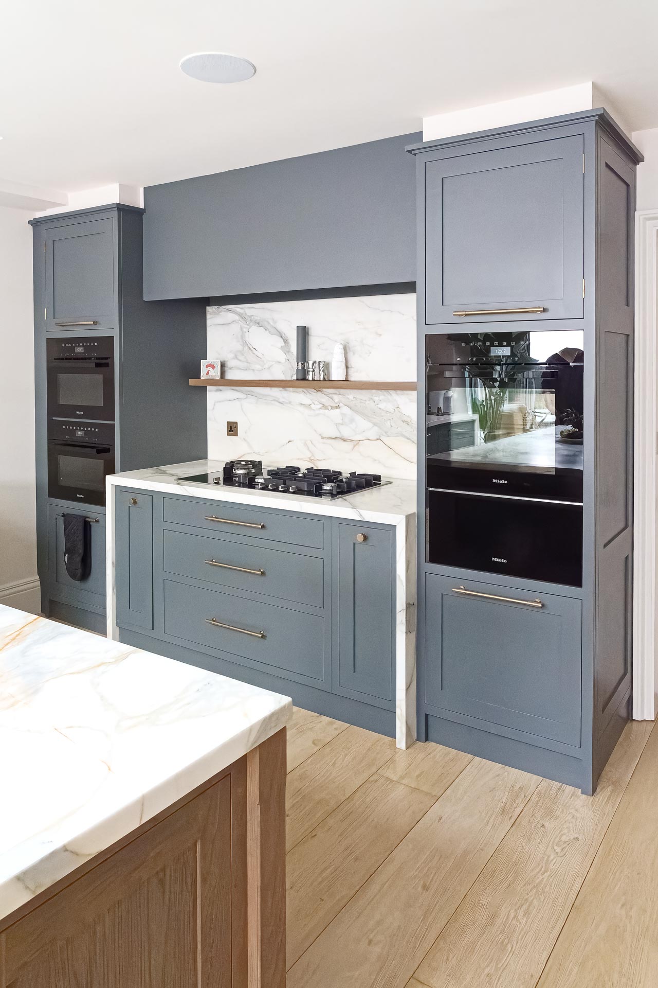 Traditional bespoke kitchen pantry North London alton hampshire guildford surrey shaker style luxury hand painted hand made miele fisher paykel armac martin farrow and ball quooker Calacatta Borgini marble