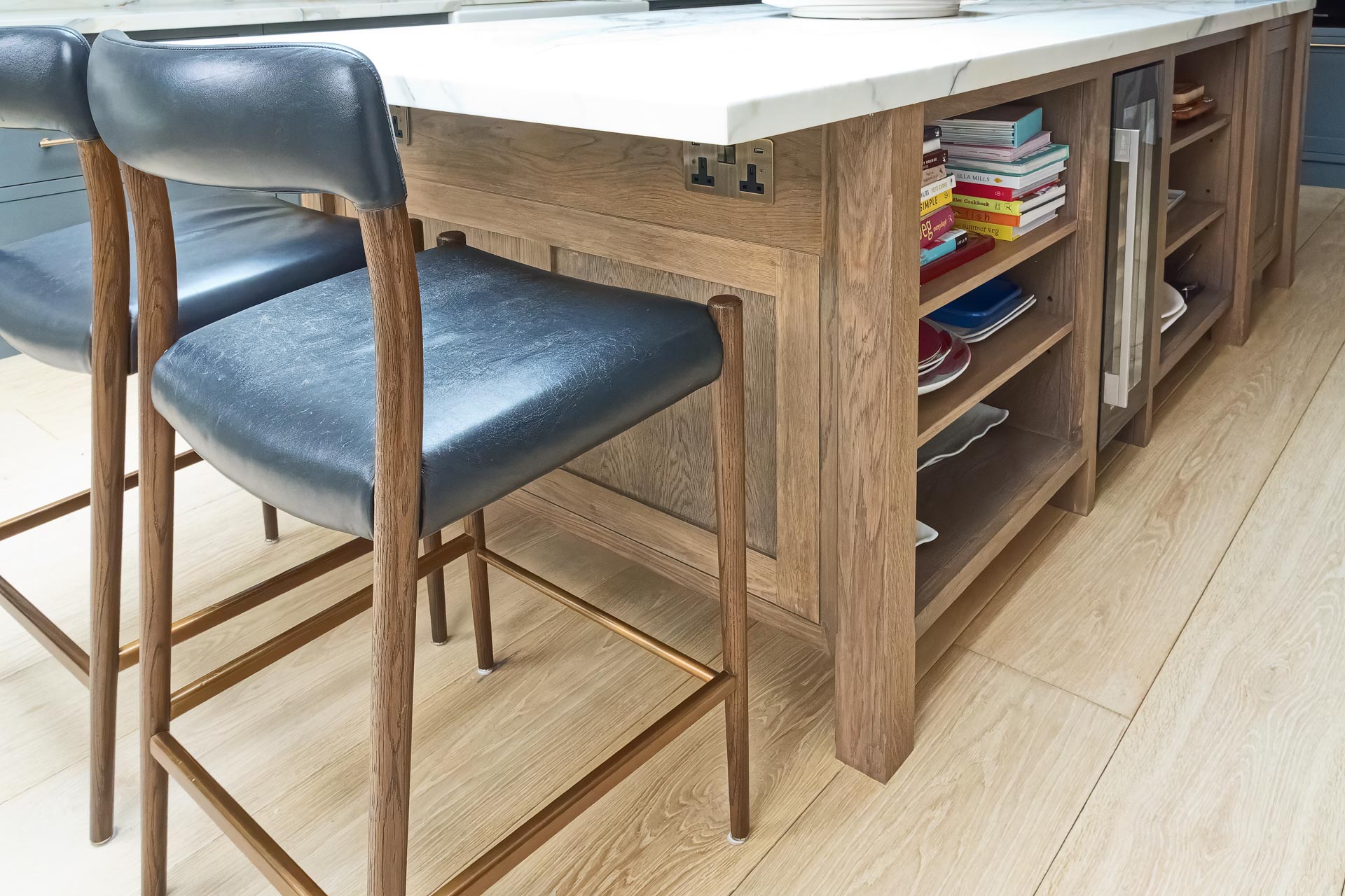 Traditional bespoke kitchen pantry North London alton hampshire guildford surrey shaker style luxury hand painted hand made miele fisher paykel armac martin farrow and ball quooker Calacatta Borgini marble