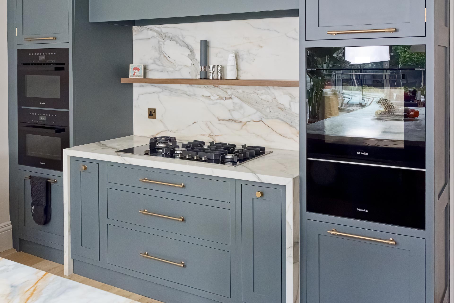 Traditional bespoke kitchen pantry North London alton hampshire guildford surrey shaker style luxury hand painted hand made miele fisher paykel armac martin farrow and ball quooker Calacatta Borgini marble