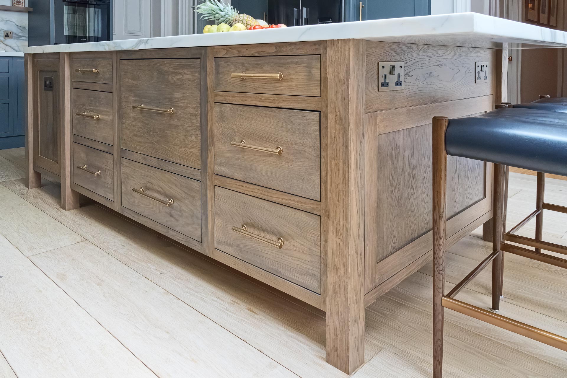 Traditional bespoke kitchen pantry North London alton hampshire guildford surrey shaker style luxury hand painted hand made miele fisher paykel armac martin farrow and ball quooker Calacatta Borgini marble