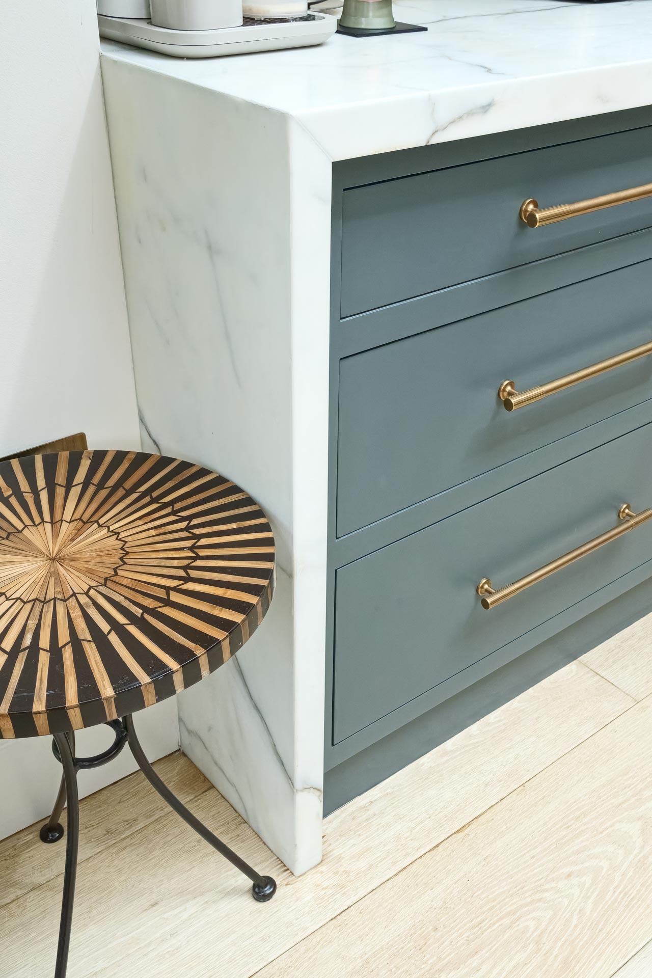 Traditional bespoke kitchen pantry North London alton hampshire guildford surrey shaker style luxury hand painted hand made miele fisher paykel armac martin farrow and ball quooker Calacatta Borgini marble