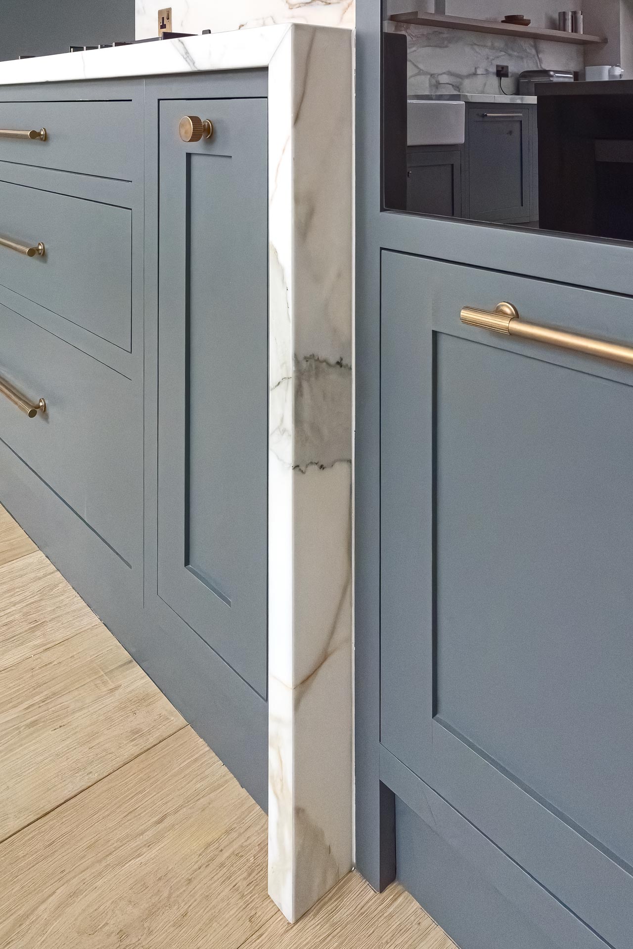 Traditional bespoke kitchen pantry North London alton hampshire guildford surrey shaker style luxury hand painted hand made miele fisher paykel armac martin farrow and ball quooker Calacatta Borgini marble